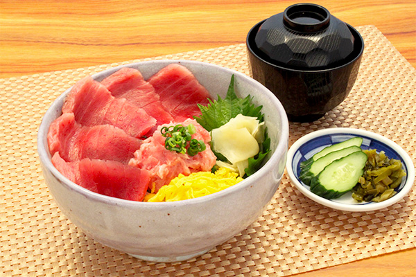 まぐろ二色丼
