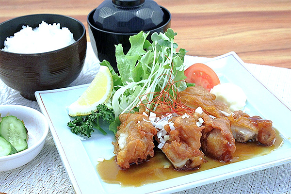 油 淋 鶏 膳